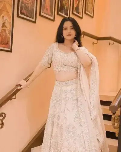 Escort Sangla